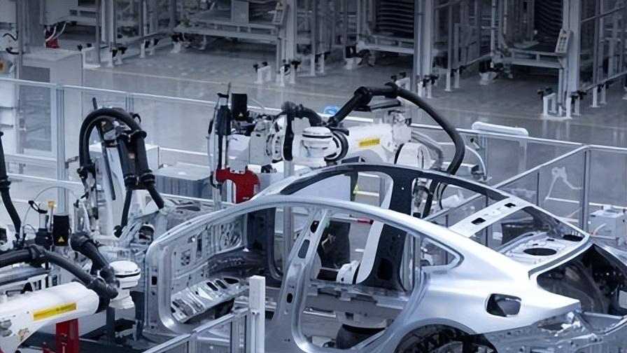 定档今晚8点！雷军亲探小米汽车实验室，新一代SU7研发机密即将揭晓