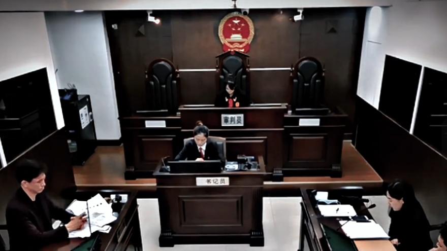 运营商忽悠小孩提供验证码开通139元套餐，家长发现后起诉维权