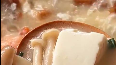 低卡好喝虾滑菌菇汤：轻盈一碗，鲜到灵魂出窍