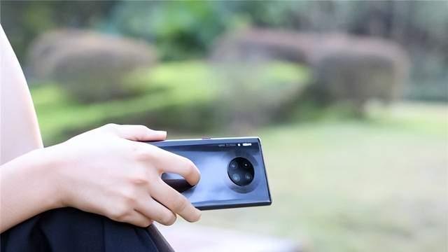 手机在观察着你