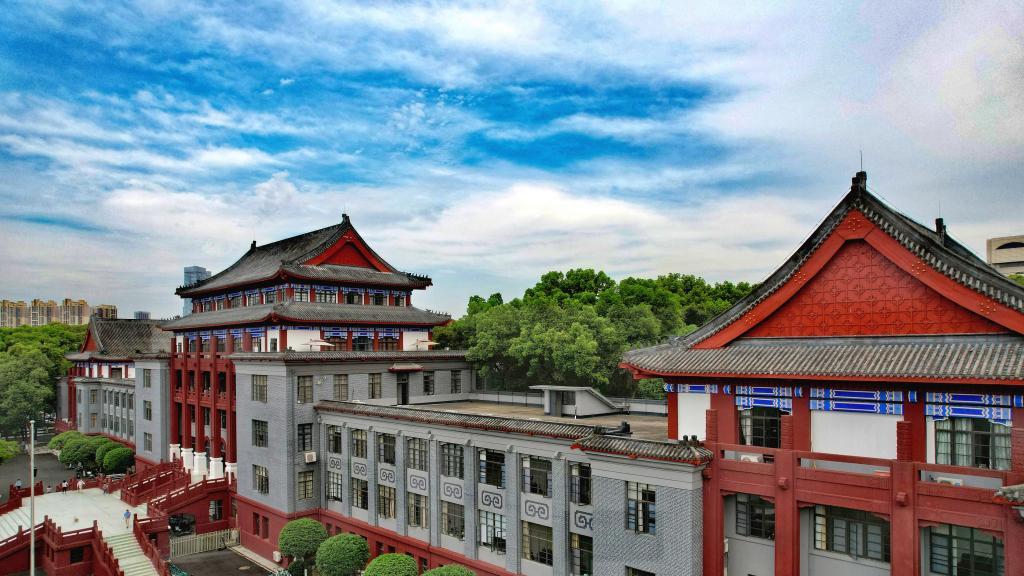 四川大学校园环境怎么样？当春日盛景遇上人文诗意