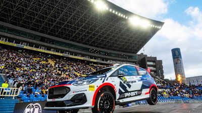 安布拉莫夫斯基在比赛末段抢下WRC3领先，为周日的惊心动魄比赛铺平