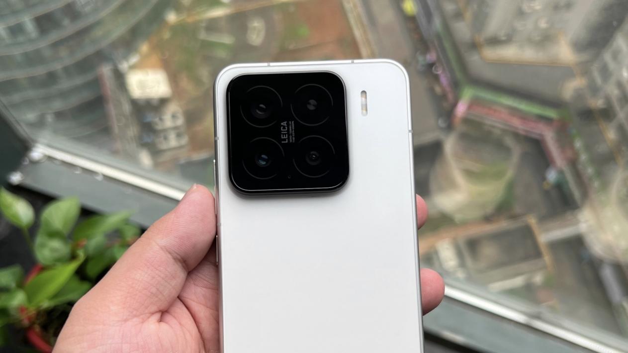 目前值得捡漏的一款小米手机，16GB+512GB下跌1500元，骁龙8至尊版+60倍变焦