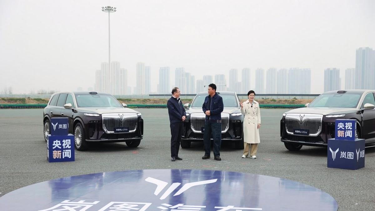 胡军亲测惊出表情包！岚图泰山 896 线四激光智驾太硬核