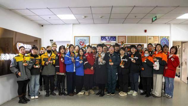 暖心聚力绽芳华 巾帼匠心传非遗——长春市邮政管理局联合多部门开展关爱快递行业一线女职工主题活动