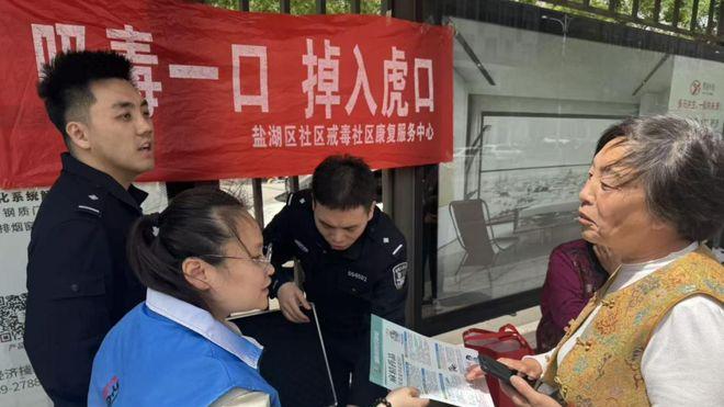 【盐湖】禁毒宣传进站台 筑牢防毒“安全线”