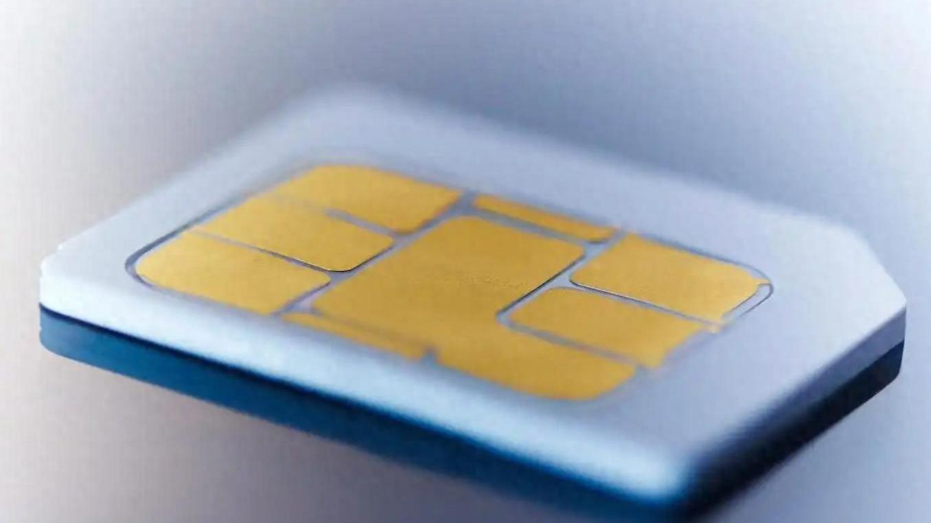 中国移动首发AI-eSIM：小芯片如何搅动全球智能终端格局？