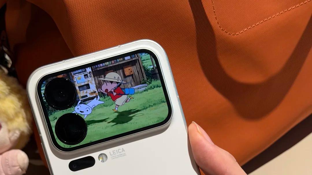 友商全员抄小米，卢伟冰说对了，华为不孤单，又一家厂商引领行业