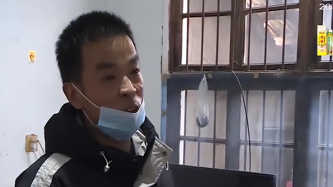 结婚一年妻子不让上床，稍不如意拿刀威胁，男子无奈求岳父退婚！