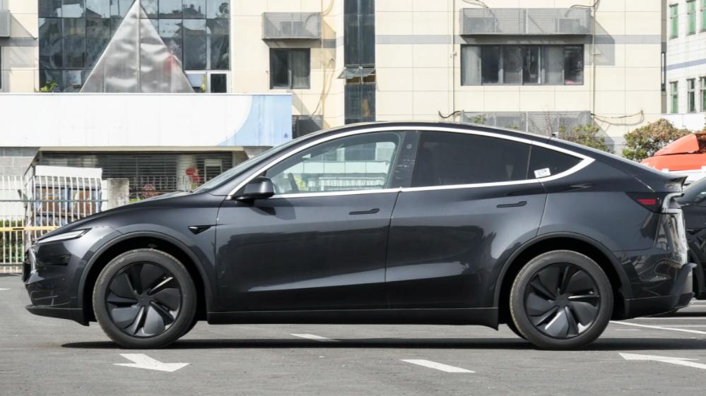 纯电优选，2月销量25286台，特斯拉Model Y真就均衡之选？