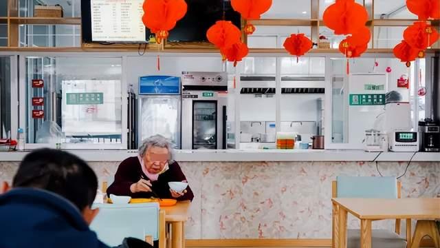 江苏退休阿姨手握280万谎称18万，2天后侄子带妻子搬来要长期住