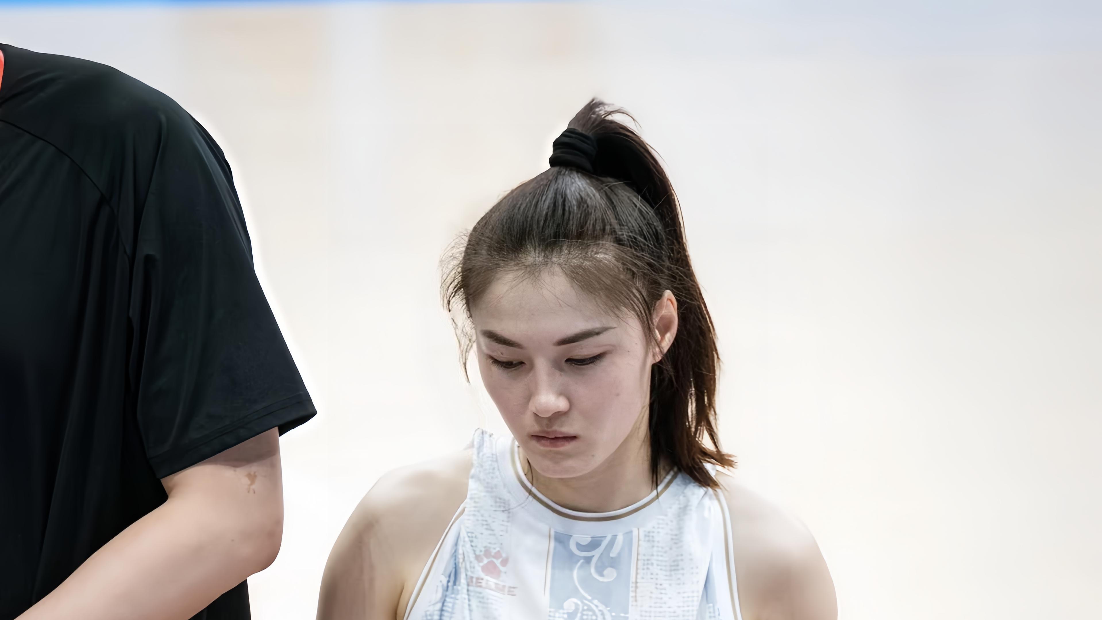 女篮2026定妆照出炉！张茹美得犯规，一大美人遗憾缺席！