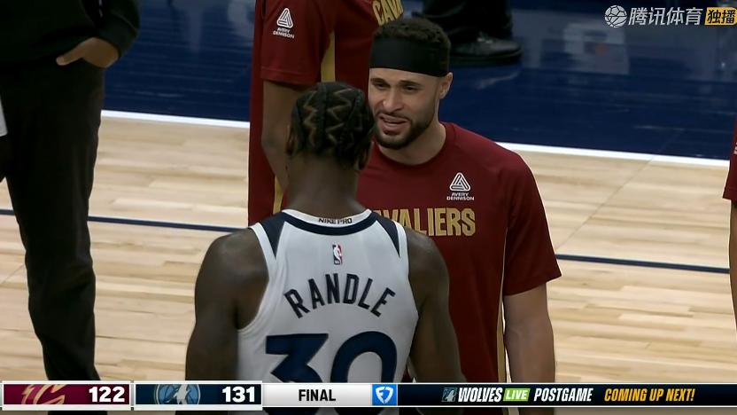 万分里程碑！爱德华兹25+7+9，赛后华子将球扔给球迷，兰德尔抱住南斯