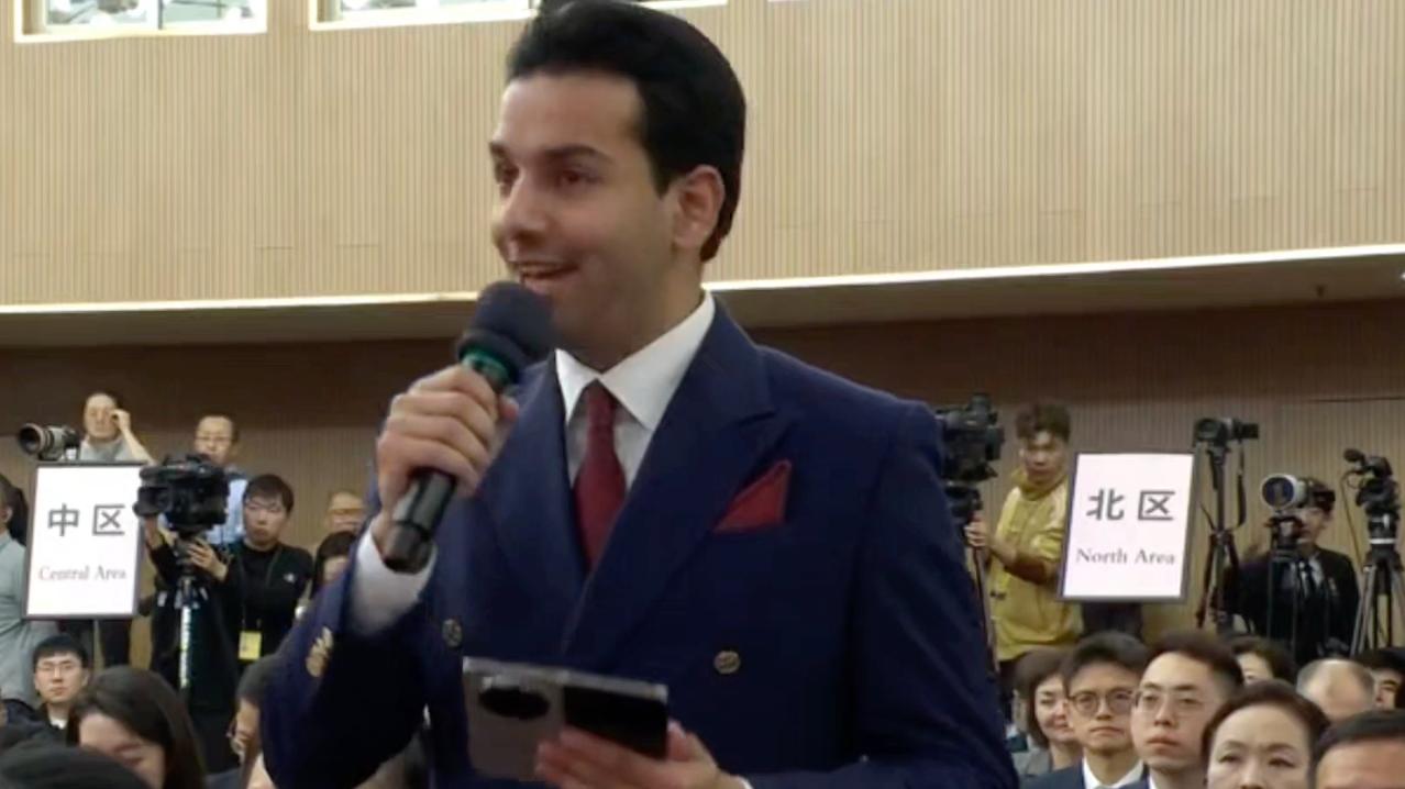 方浩明手里那台折叠屏，是OPPO Find N6吗？