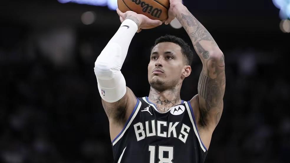 雄鹿98-127输尼克斯，罗林斯13+4+4，波特11+5+10