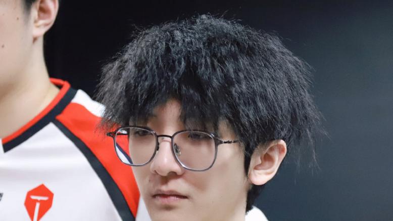 369被曝光难以回归，本人直播表示很开心，直言不想再玩LOL了