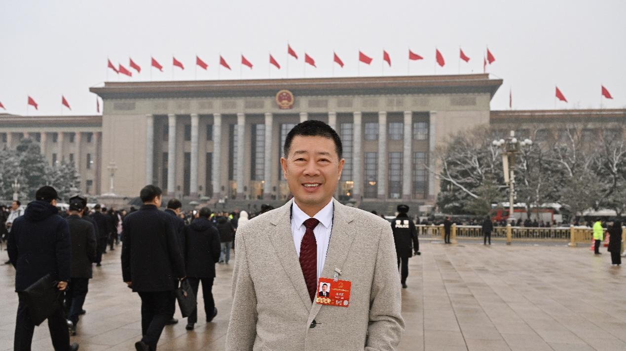 全国两会｜飞鹤冷友斌：自主创新提升优质蛋白供给，守护国人全龄营养健康
