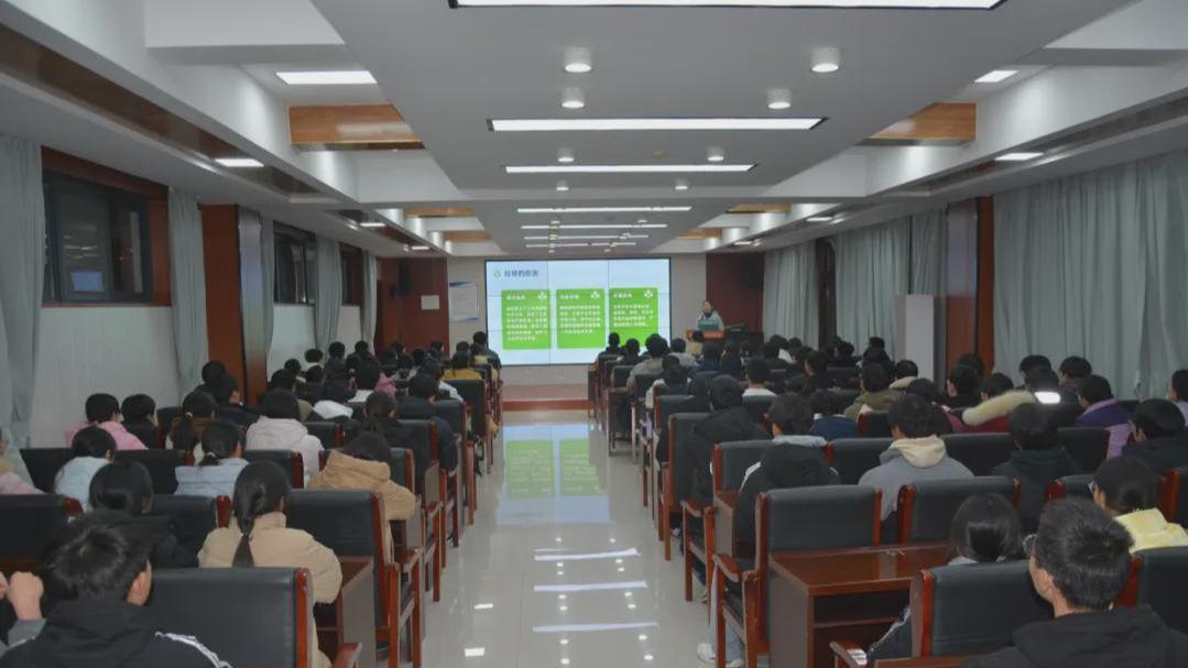 信阳市第三实验高级中学：环保理念入心田 分类新风进校园