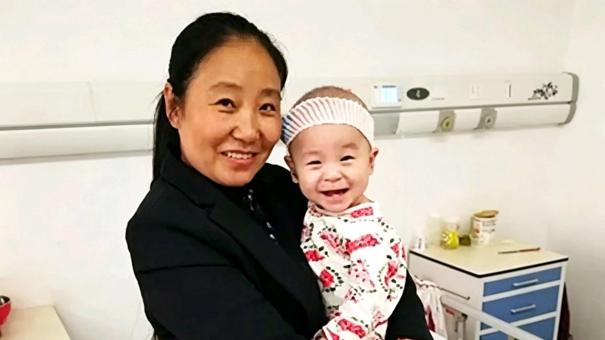 2019年，河北一女子22年间收养118名遗孤，却因多项罪名被捕入狱