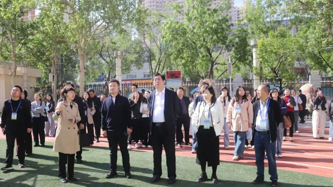 武强县教育考察团到衡水十三中参观交流