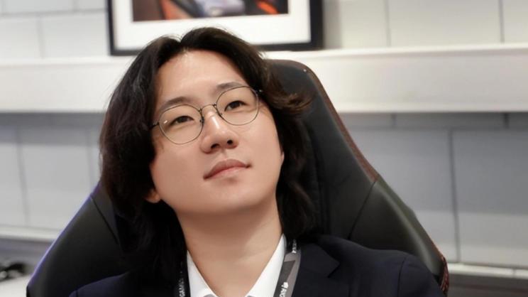 BLG击败HLE进入决赛，教练高踢腿火了，引起全联盟模仿