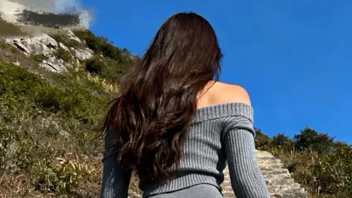 妻子的粉色浴袍