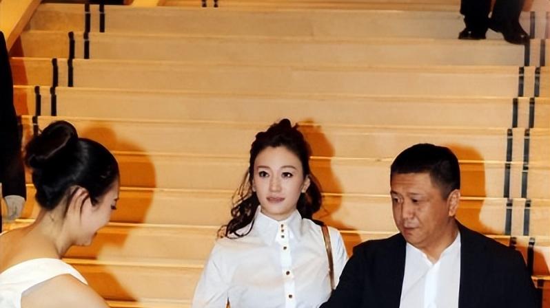 还记得“5个亿随便作”吗？如今李小冉被曝已离婚，5个亿用完了？
