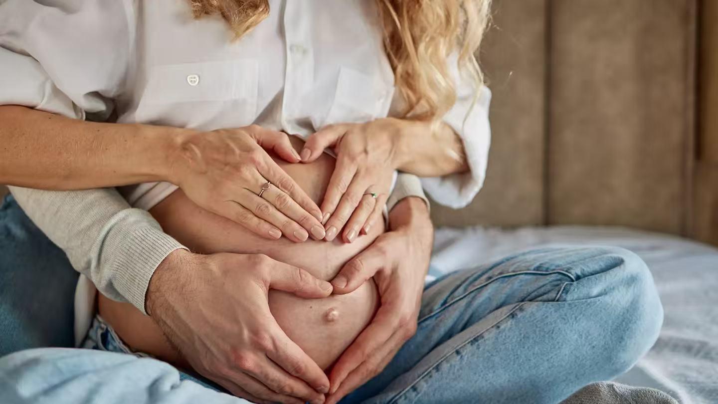 双胞胎兄弟的终极难题：与同一女子生女，谁才是女儿亲爹？