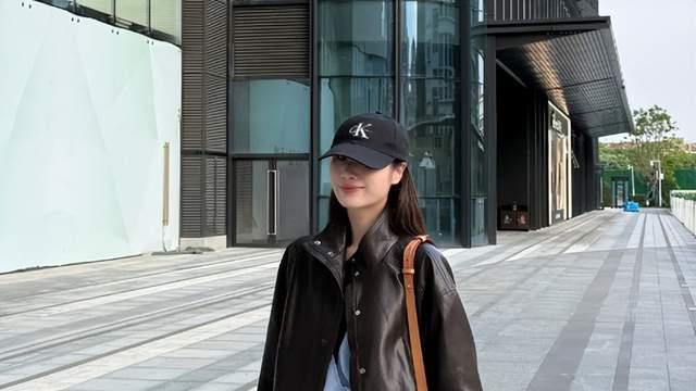 入秋后才发现：西装风衣过时了，今年流行“这件外套”，时髦高级