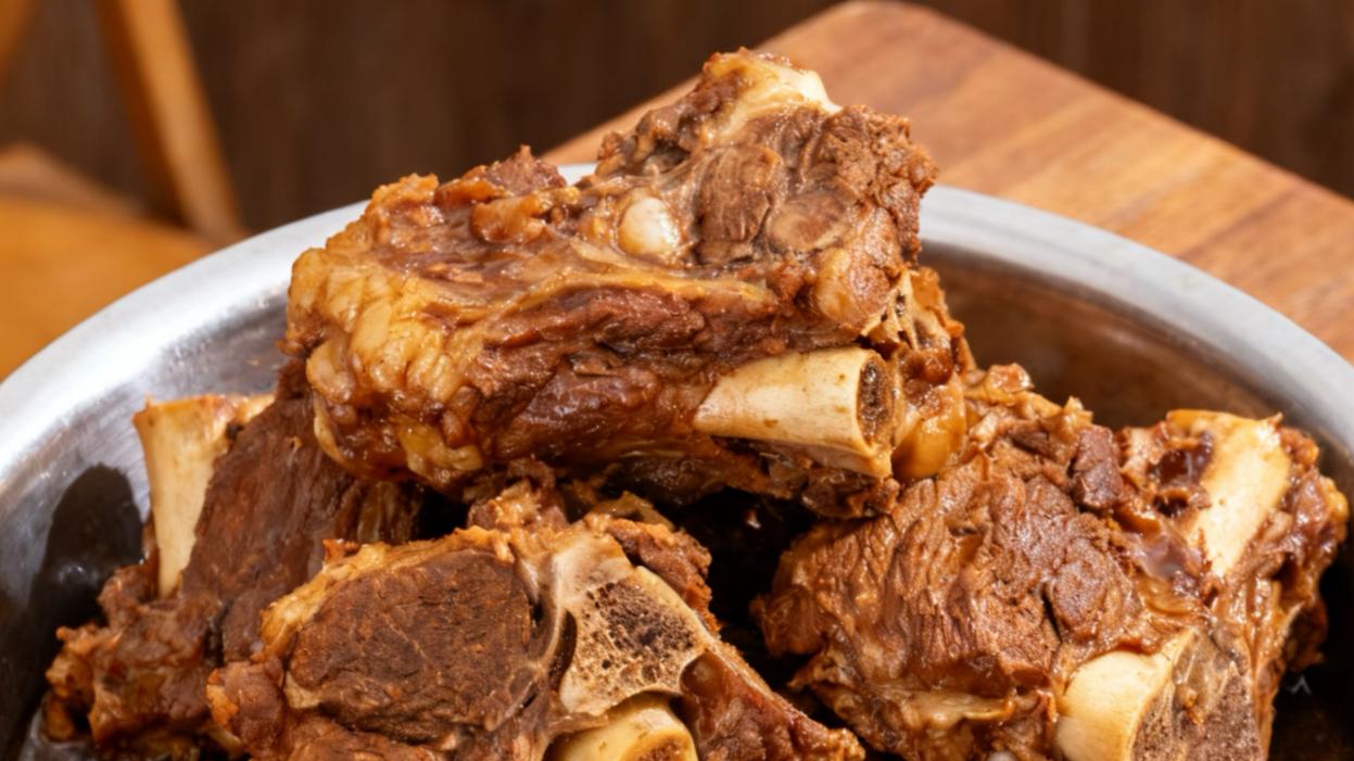 酱香入骨的幸福：一锅酱骨架撑起全家人的周末