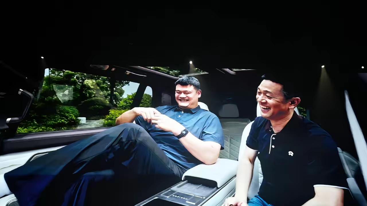 时隔九年再接代言，姚明亮相知名车企，顺带宣传CBA总决赛