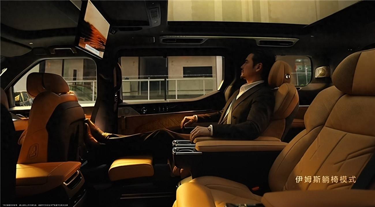 终于来了！焕新极氪009内饰给到一个“夯”