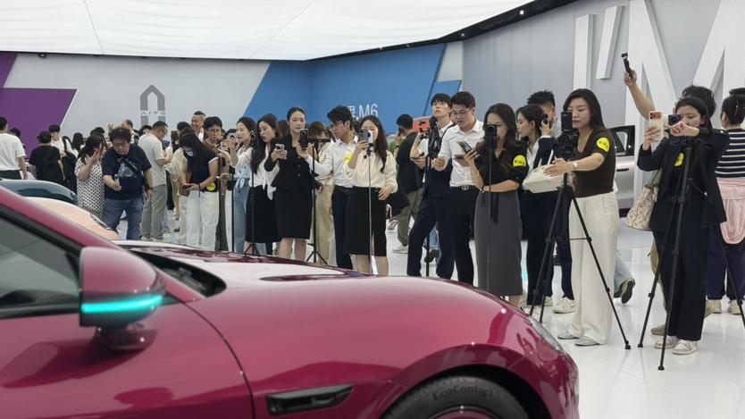 鸿蒙智行五车齐发 全品类布局+硬核技术引领智能出行新变革