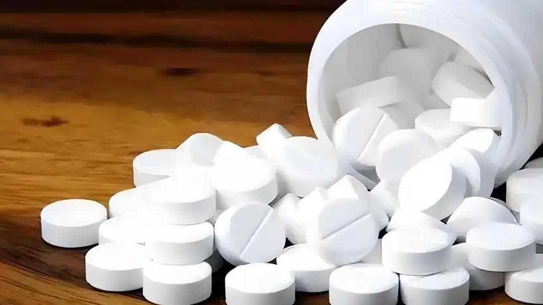 阿托伐他汀吃一年低密度降到2.1，肌肉经常疼，能换瑞舒伐他汀吗