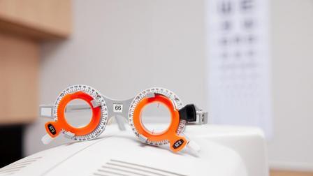 2026 年孩子眯眼、歪头、揉眼、凑近看电视，是不是近视了？长春爱尔眼科医院详细解析
