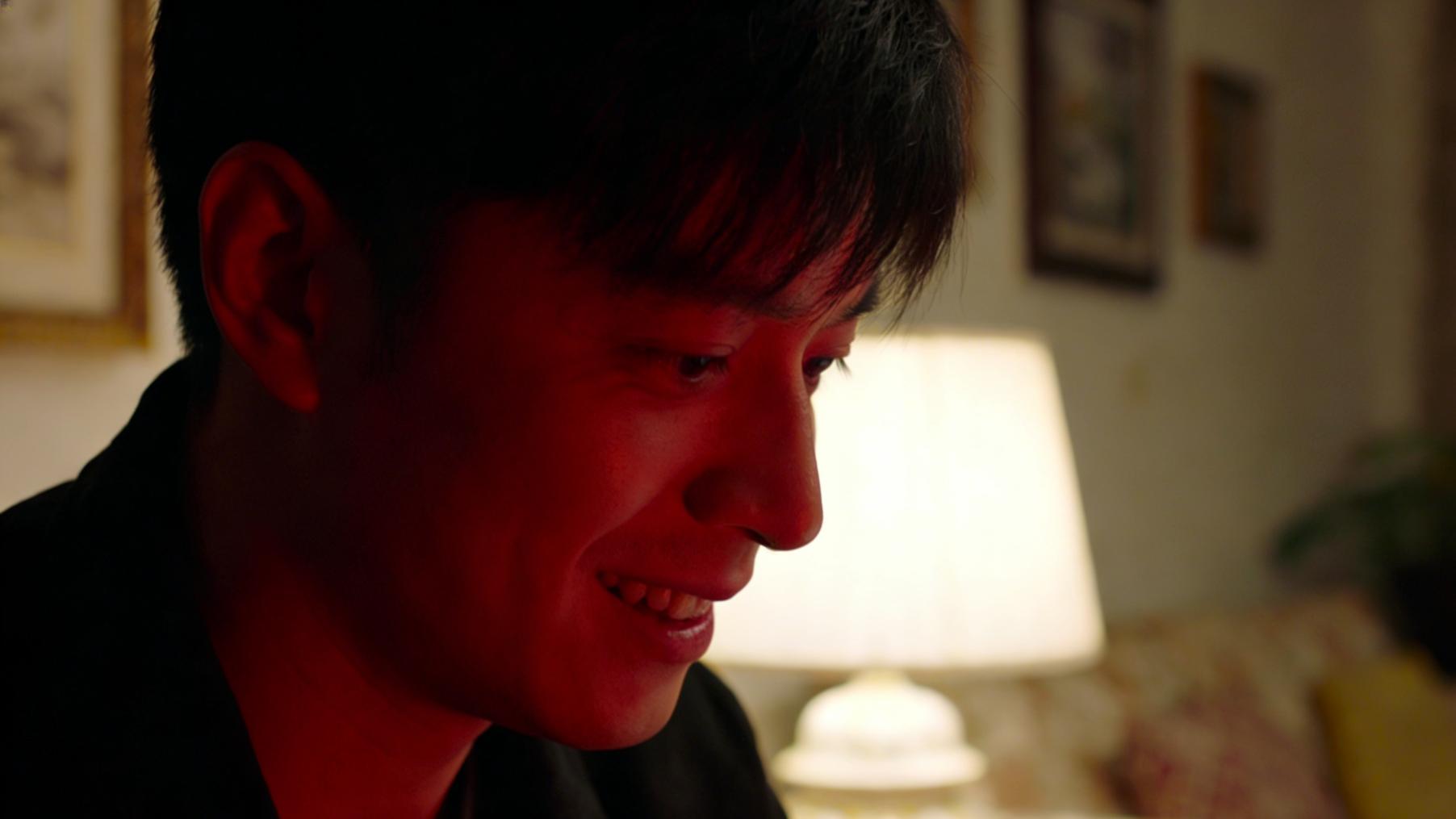 对你假笑的人，一般会表露这些特征，别自作多情