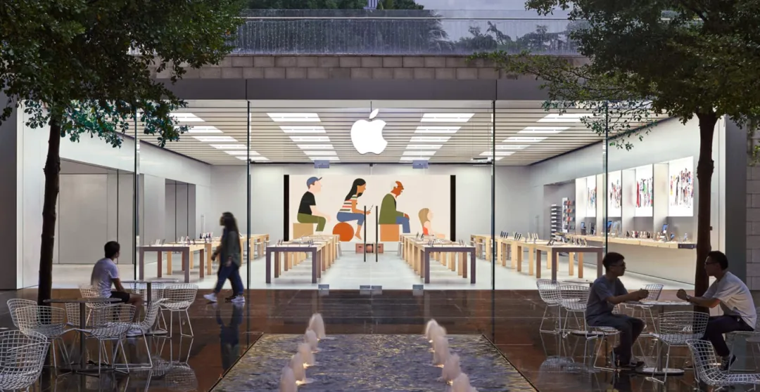 离谱！iPhone坐飞机竟自动鼓包，落地就“自愈”？售后：没证据不换