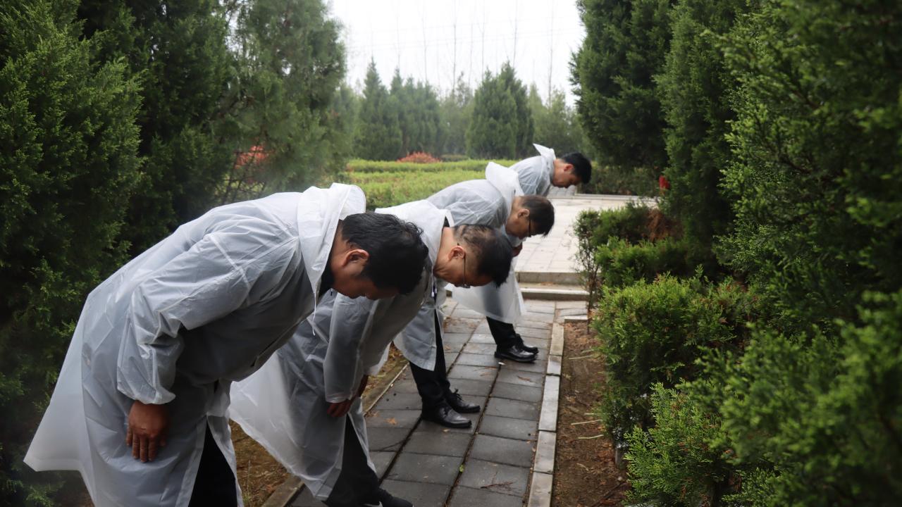 阳市示范区与宛城区：清明祭英烈 薪火永相传