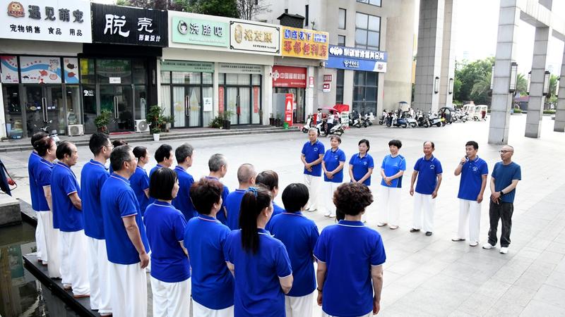 潢川县杨澄甫式太极拳学会清水湾辅导站举行第三期培训班结业仪式