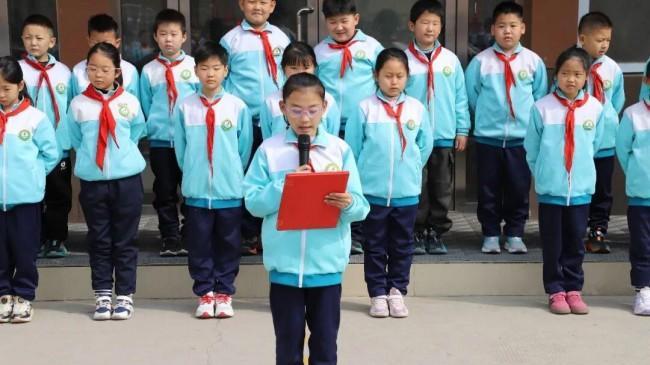 济南市鲁矿第一小学、第二小学举行“科学防疾病 健康伴我行”主题升旗仪式