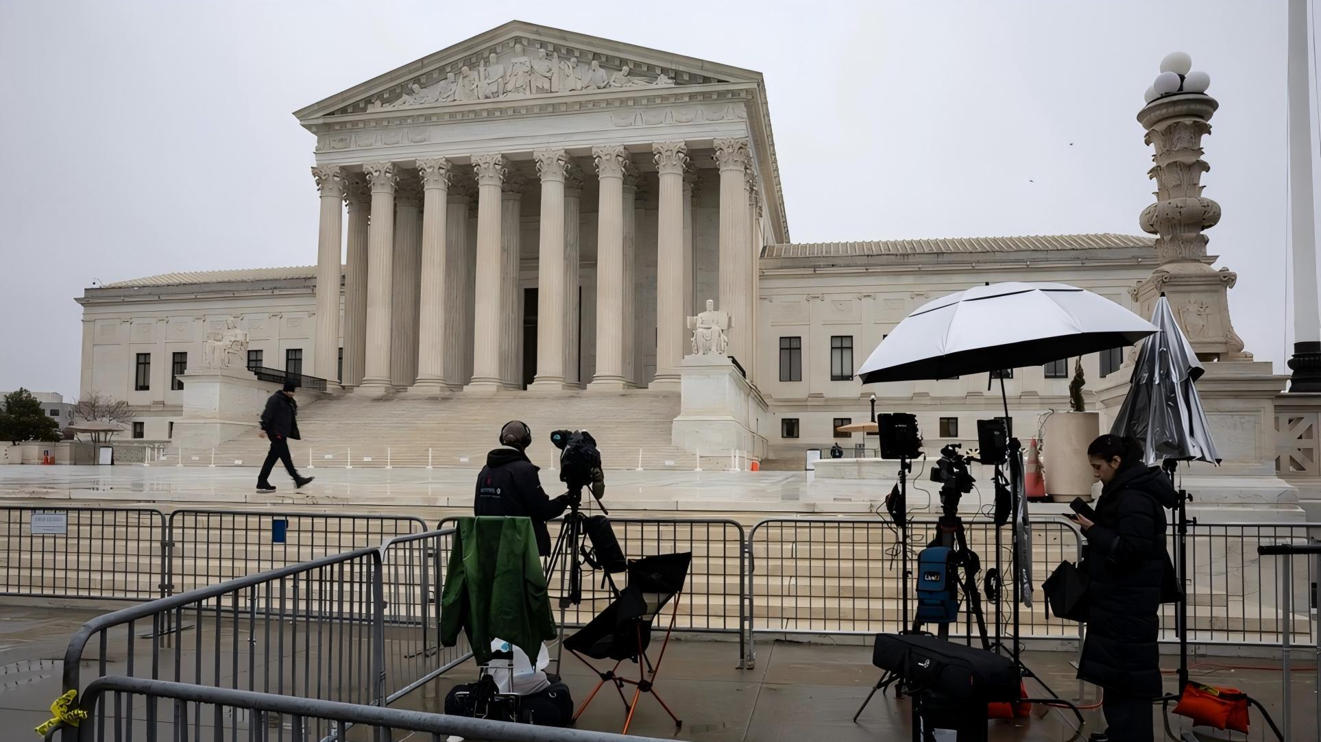 破防了！特朗普怒斥大法官，只因美国最高法院作出不利裁决