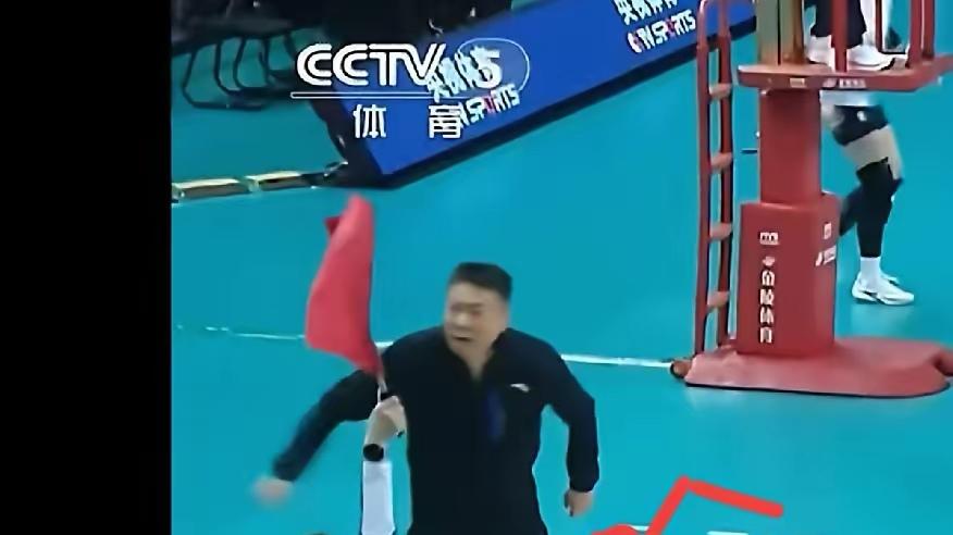 王云蕗暴砸蔡斌？