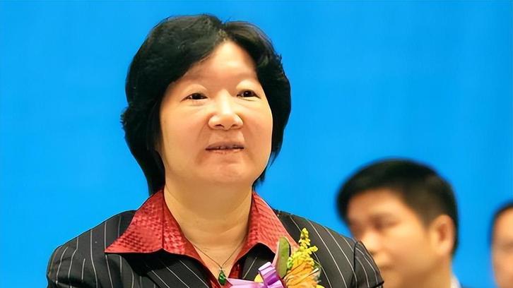 女市长的荒唐人生：包养亲女婿，把股市当提款机，送女儿进疯人院