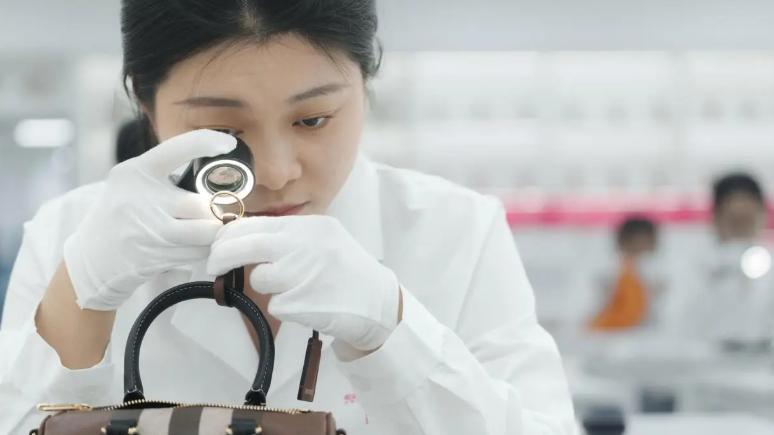 奢侈品鞋包只能原价买才靠谱？很多人忽略了一个渠道