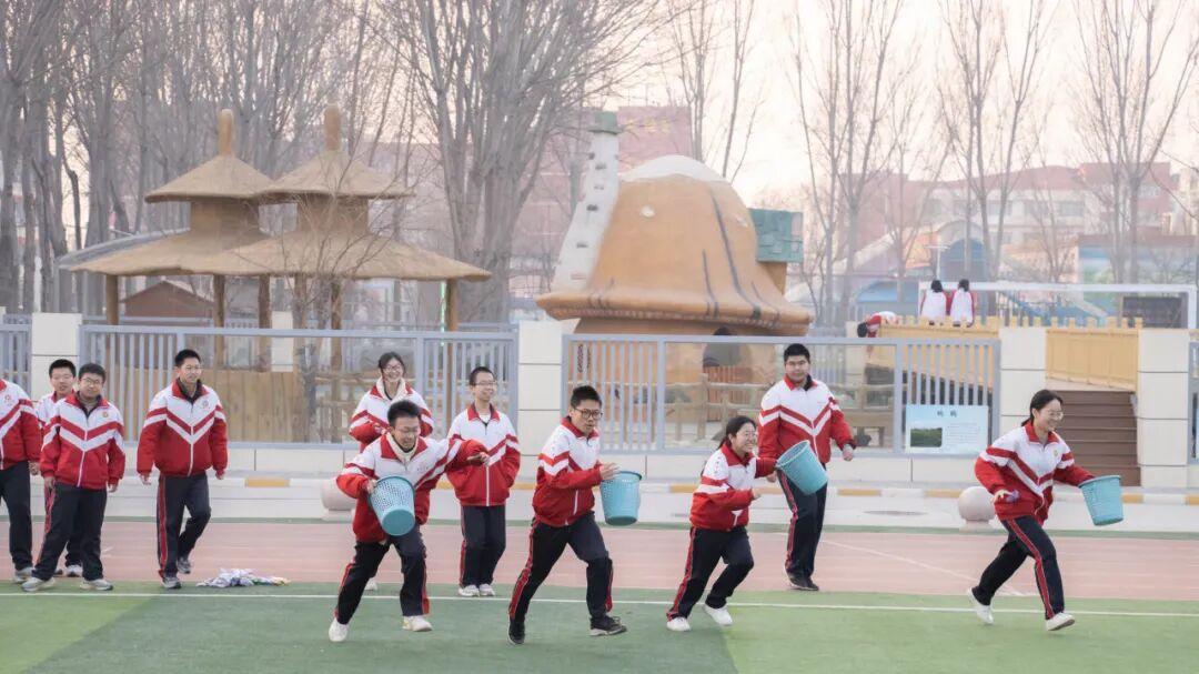 春日正好，在衡水十三中，他们“抢”个痛快，“拼”出花样