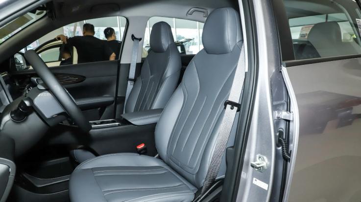 城市出行好搭子！聪明悦己，预算7万这款代步车正合适