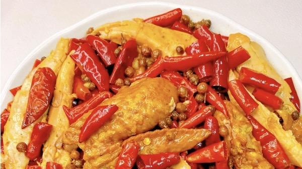 自己炒糖色做出红润麻辣鸡