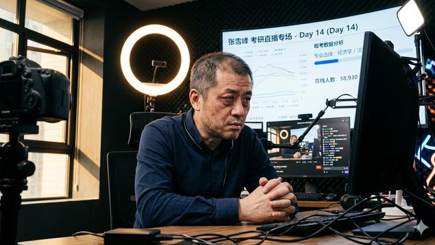 那个教寒门逆袭的人走了：41岁张雪峰猝然离世，撕开了时代的深层焦虑