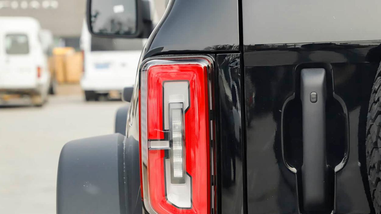 2026款上市，全系标配540°越野透明底盘，福特烈马仅29.98万起