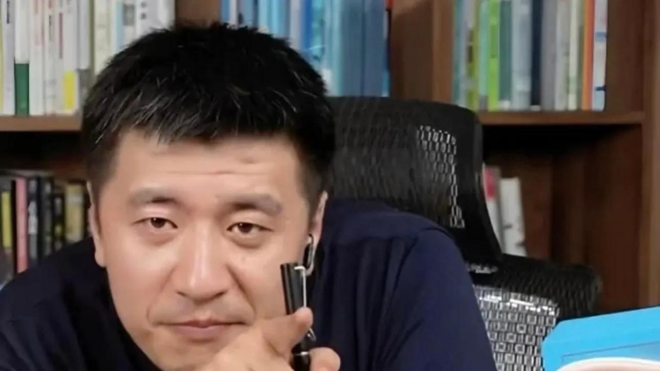 网传张雪峰心脏骤停正在抢救，最后朋友圈曝光！助理回应，合伙人：无可奉告